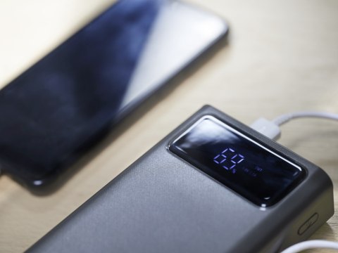 L-BRNO Powerbank Power Bank 30000mAh z cyfrowym ekranem 4x USB LED latarka czarny L-BRNO Powerbank Power Bank 30000mAh z cyfrowym ekranem 4x USB LED latarka czarny
