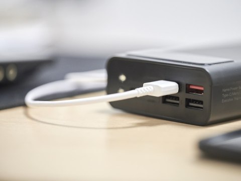 L-BRNO Powerbank Power Bank 30000mAh z cyfrowym ekranem 4x USB LED latarka czarny L-BRNO Powerbank Power Bank 30000mAh z cyfrowym ekranem 4x USB LED latarka czarny
