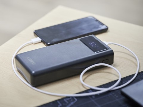 L-BRNO Powerbank Power Bank 30000mAh z cyfrowym ekranem 4x USB LED latarka czarny L-BRNO Powerbank Power Bank 30000mAh z cyfrowym ekranem 4x USB LED latarka czarny